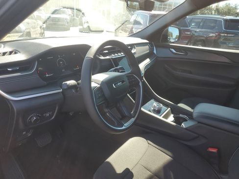 Used 2025 Jeep Grand Cherokee L Laredo RWD image 13