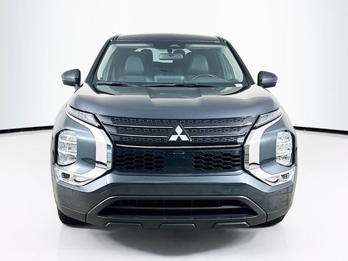 Used 2024 Mitsubishi Outlander SE FWD image 2