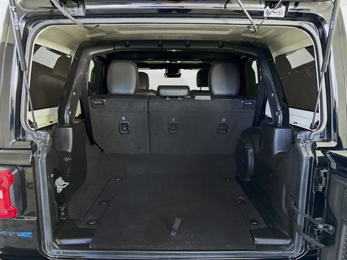 Used 2021 Jeep Wrangler Unlimited Sahara image 21