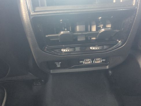 Used 2025 Jeep Grand Cherokee Altitude image 17