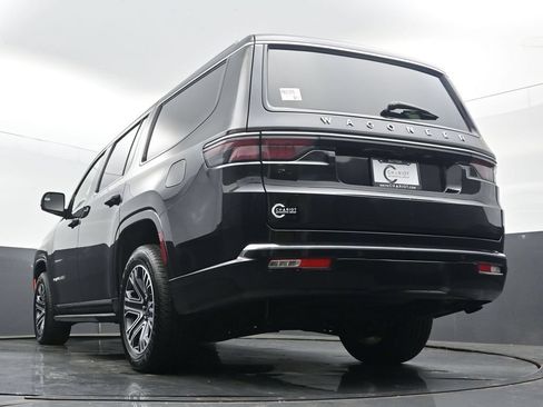 Used 2025 Jeep Wagoneer 4WD image 56