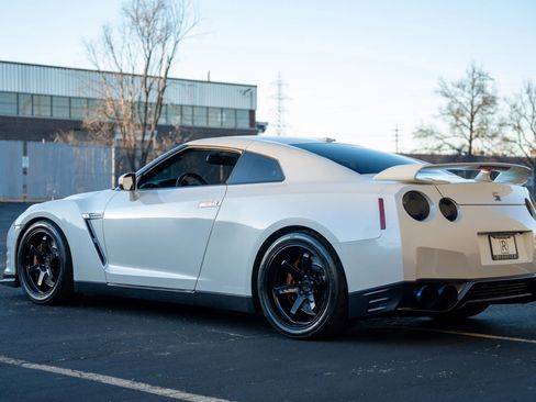 Used 2013 Nissan GT-R Premium image 11