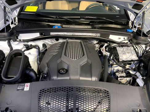 New 2026 Porsche Macan AWD/4WD image 21