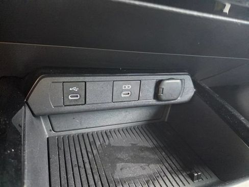 Used 2024 Toyota Prius LE FWD image 25