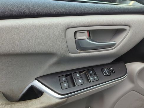 Used 2017 Toyota Camry LE image 8