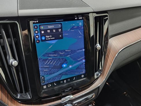 Used 2024 Volvo XC60 B5 Plus image 6