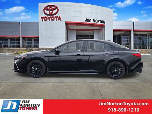 Used 2025 Toyota Camry SE image 5