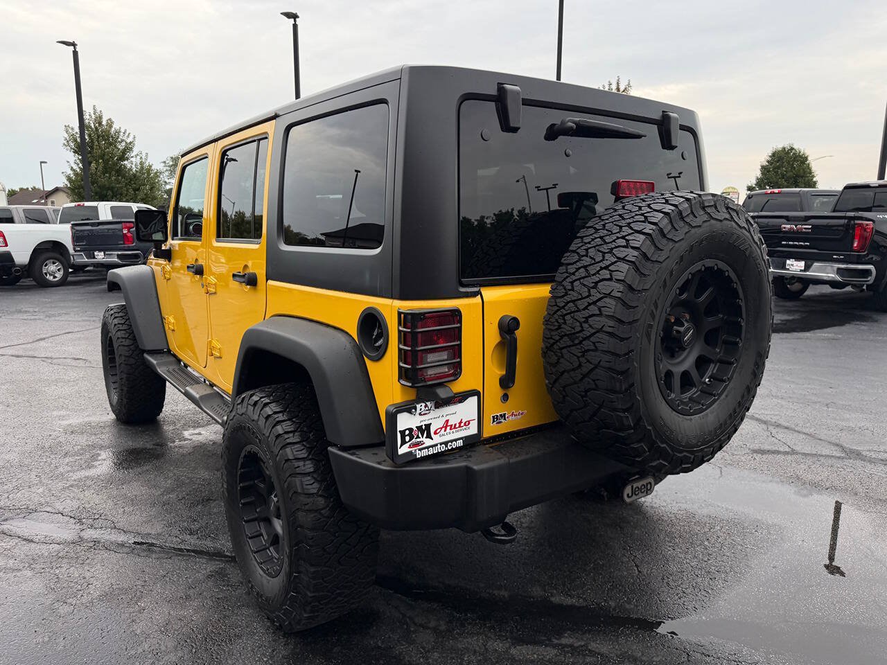 Used 2015 Jeep Wrangler Unlimited Rubicon w/ Connectivity Group AWD/4WD image 5