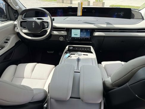 New 2026 Lincoln Navigator Reserve AWD/4WD image 23