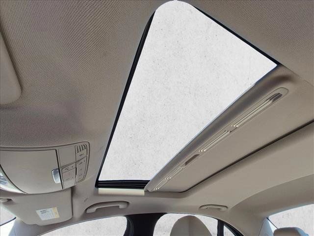 Used 2018 Mercedes-Benz E 400 4MATIC Sedan image 16