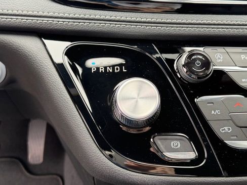 New 2026 Chrysler Pacifica Select image 22