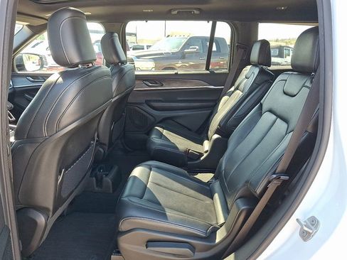 Used 2024 Jeep Grand Cherokee L Limited w/ Luxury Tech Group II AWD/4WD image 10