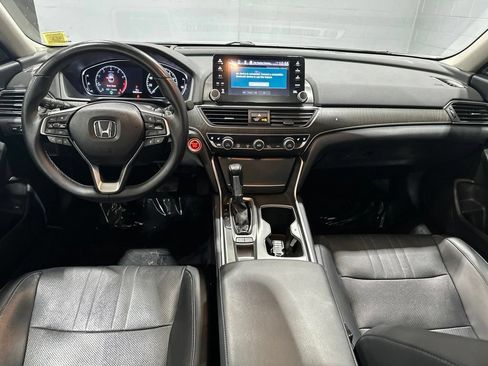 Used 2018 Honda Accord Touring image 7