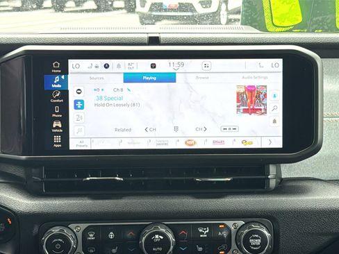 Used 2024 Jeep Wrangler Unlimited w/ Convenience Group AWD/4WD image 17