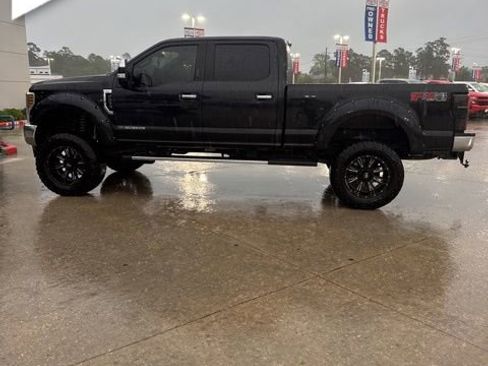 Used 2019 Ford F250 XLT w/ XLT Premium Package image 5