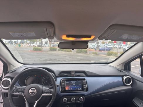 Used 2025 Nissan Versa SV FWD image 30