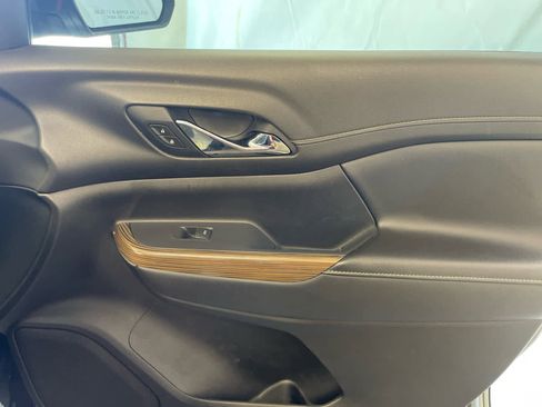 Used 2021 GMC Acadia SLE image 28