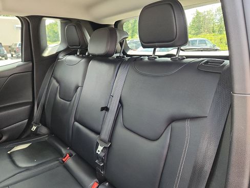 Used 2016 Jeep Renegade Limited image 27