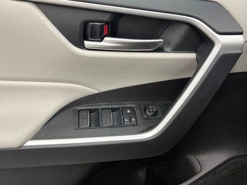 Used 2025 Toyota RAV4 XLE FWD image 12