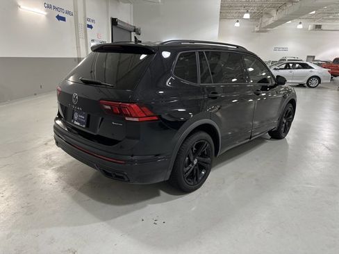 Certified 2024 Volkswagen Tiguan SE R-Line image 9