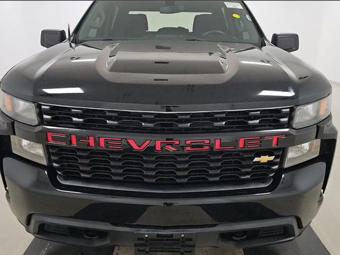 Used 2019 Chevrolet Silverado 1500 Custom w/ Custom Value Package RWD image 3