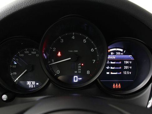 Certified 2025 Porsche Macan image 16