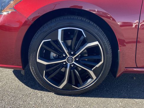 Used 2024 Nissan Altima 2.5 SR w/ SR Premium Package image 9