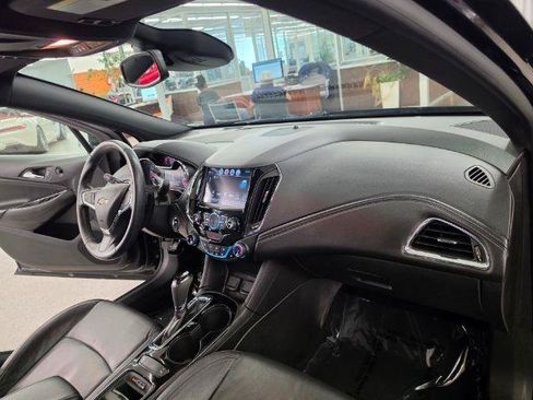 Used 2018 Chevrolet Cruze Premier FWD image 15