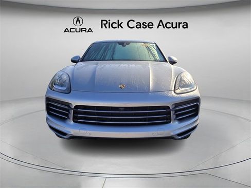 Used 2020 Porsche Cayenne w/ Premium Package image 3