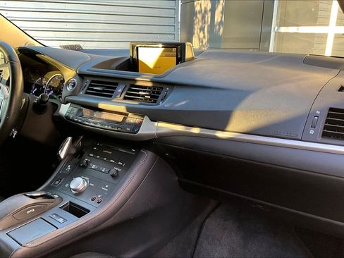 Used 2012 Lexus CT 200h image 16