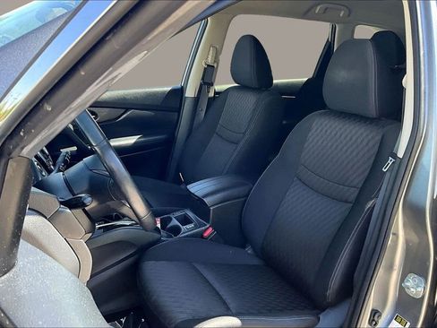 Used 2018 Nissan Rogue SV w/ Premium Package image 20