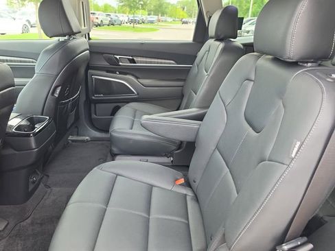 Certified 2025 Kia Telluride SX w/ SX Captain's Chair Package FWD image 12