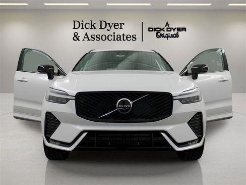 New 2026 Volvo XC90 B5 Ultra w/ Protection Package Premier image 14