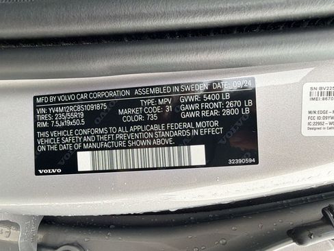 Certified 2025 Volvo XC60 B5 Plus image 22