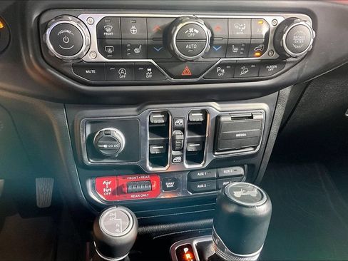 Used 2020 Jeep Wrangler Unlimited Rubicon AWD/4WD image 32