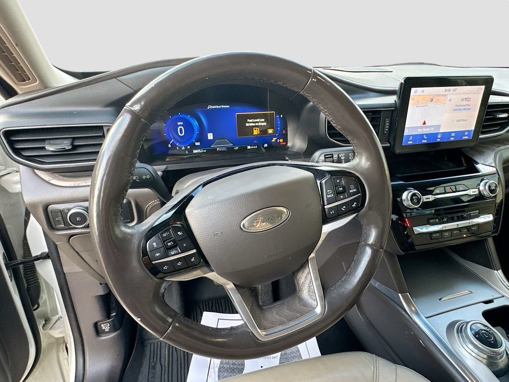 Used 2022 Ford Explorer Platinum w/ Equipment Group 601A AWD/4WD image 11