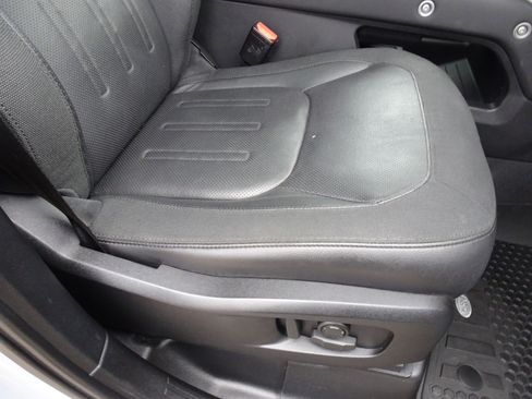 Used 2020 Land Rover Defender 110 SE image 27