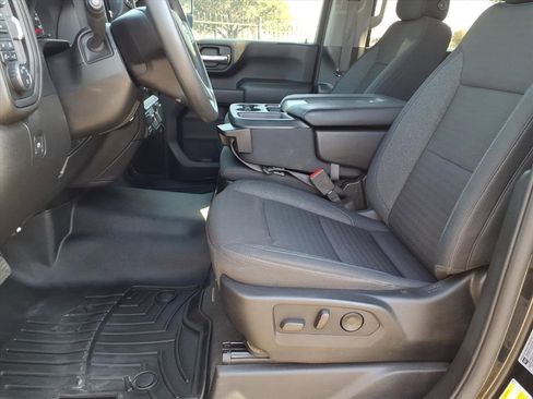 Used 2024 Chevrolet Silverado 2500 Custom w/ Custom Value Package image 14