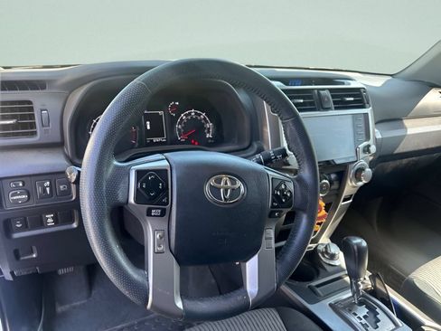 Used 2020 Toyota 4Runner SR5 AWD/4WD image 21