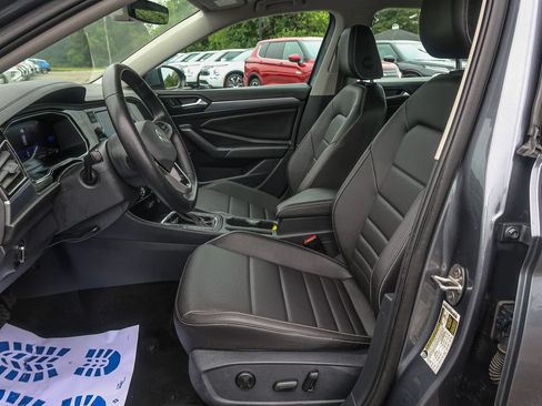Used 2024 Volkswagen Jetta SE FWD image 22