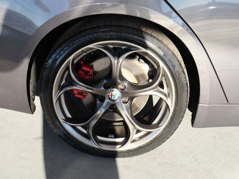 Used 2017 Alfa Romeo Giulia Ti w/ TI 19" Sport Package image 5