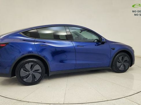Used 2026 Tesla Model Y 2WD image 11