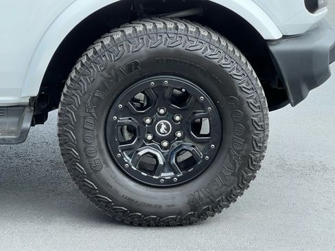 Used 2025 Ford Bronco Outer Banks AWD/4WD image 16