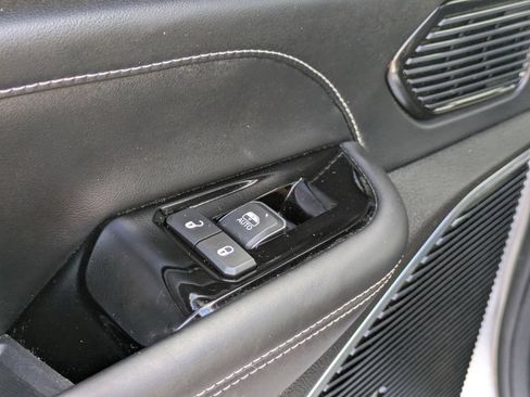 Used 2021 Jeep Grand Cherokee L Overland w/ Luxury Tech Group IV AWD/4WD image 27