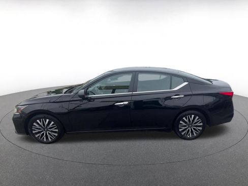 Used 2025 Nissan Altima 2.5 SV FWD image 9