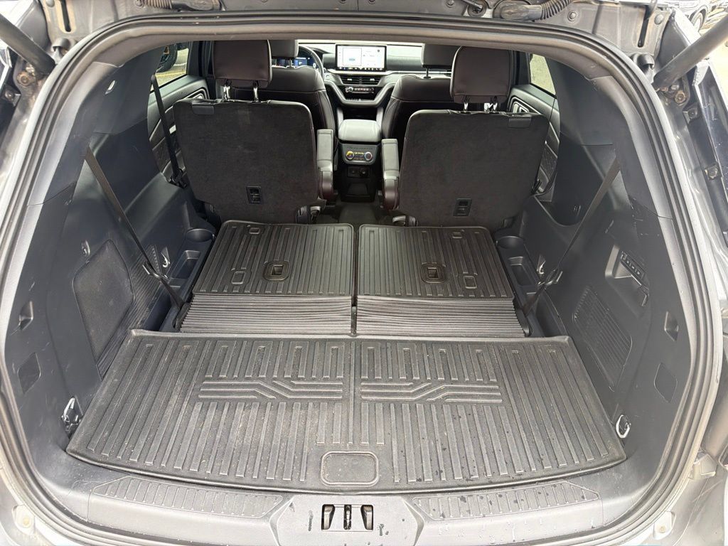 Used 2025 Ford Explorer Platinum w/ Ultimate Package AWD/4WD image 23