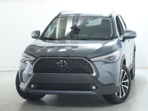 Certified 2023 Toyota Corolla Cross XLE w/ Convenience Package FWD image 3