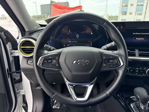 Used 2025 Chevrolet Trax ACTIV w/ Sunroof Package FWD image 14