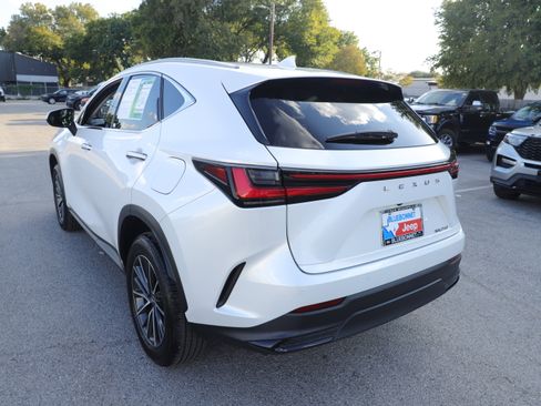Used 2024 Lexus NX 250 FWD image 9