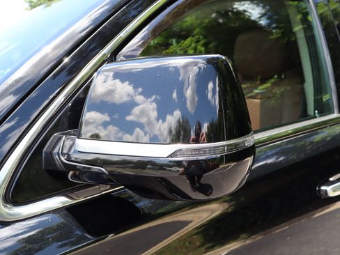 Used 2017 Cadillac Escalade Premium Luxury RWD image 15